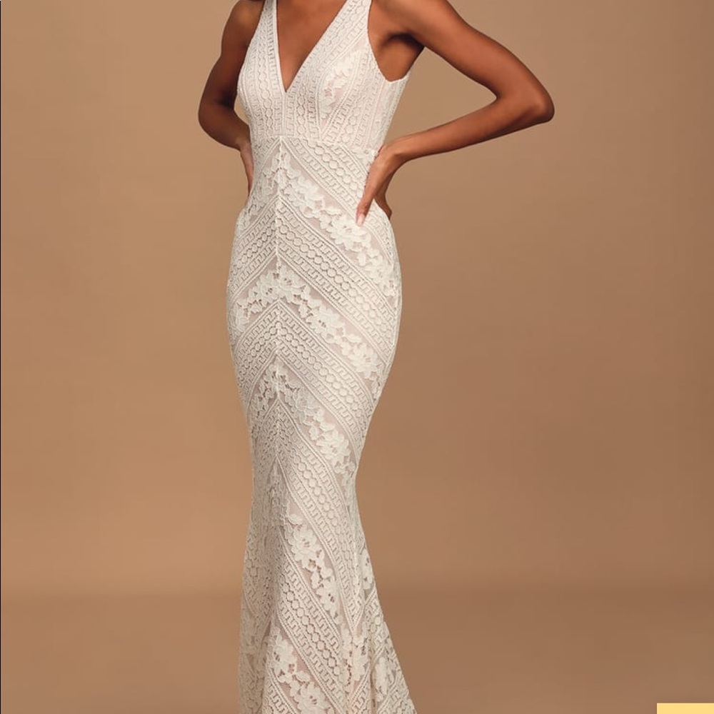 Lulu’s Alianna white lace mermaid maxi dress size S.